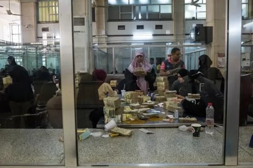 البنك المركزي في عدن: تفاهمات يمنية سعودية على وديعة سعودية جديدة بمبلغ لا يقل عن 3 مليار دولار
